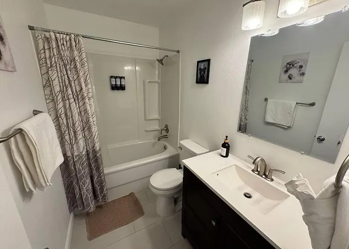 Holiday home 4br Luxury, Walk To Old Town, Arcade, Pool, 12 Guests