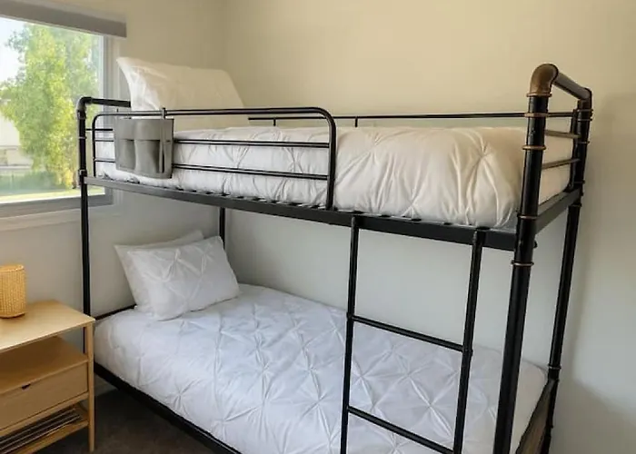 Holiday home 4br Luxury, Walk To Old Town, Arcade, Pool, 12 Guests