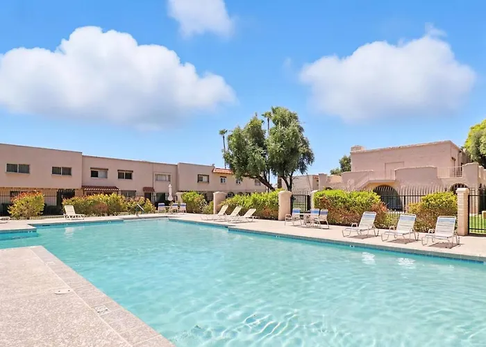 Holiday home 4br Luxury, Walk To Old Town, Arcade, Pool, 12 Guests *