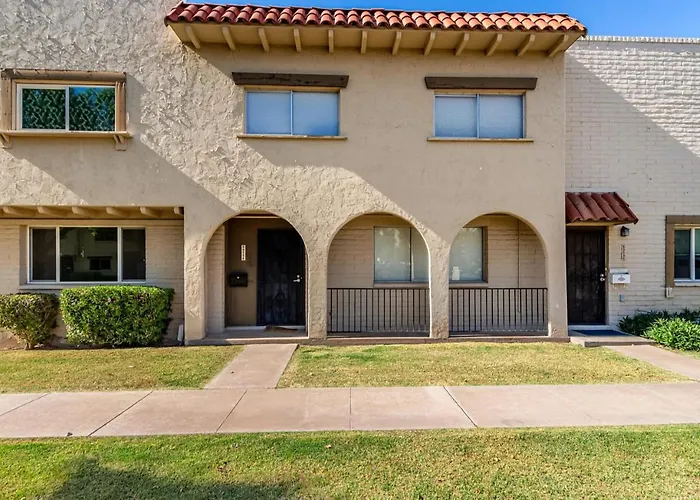 4br Luxury, Walk To Old Town, Arcade, Pool, 12 Guests Scottsdale